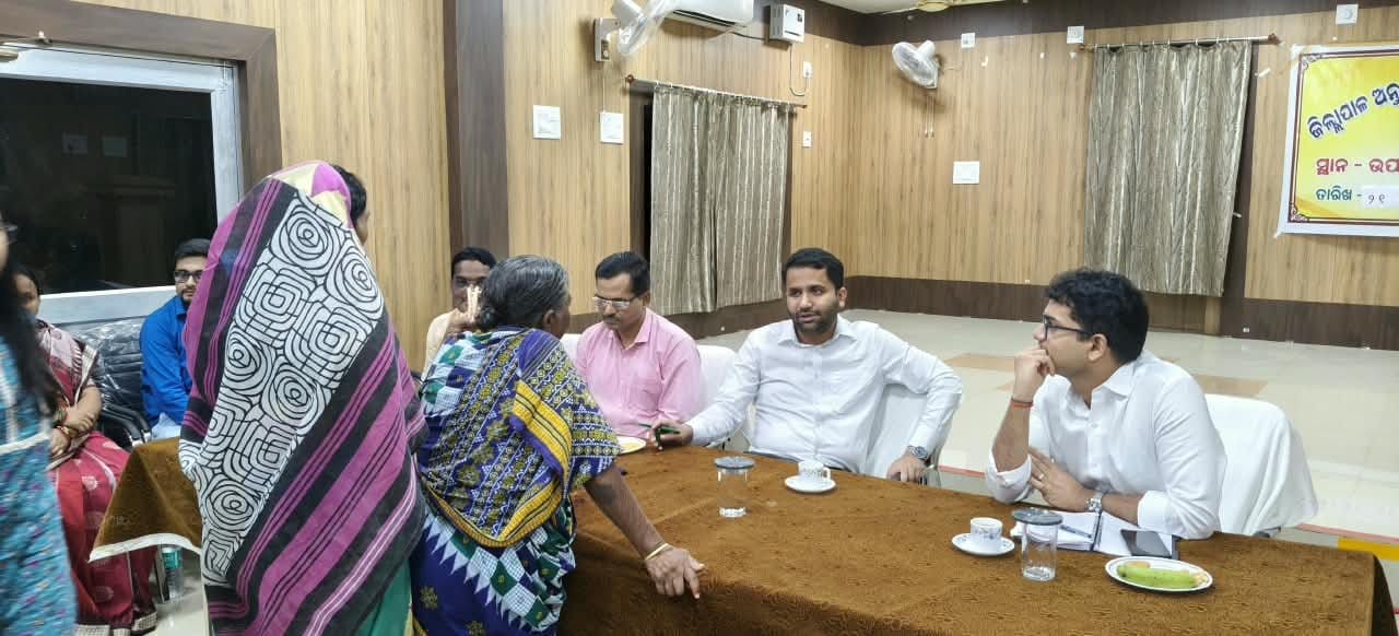 ପାଲଲହଡ଼ାରେ ଜିଲ୍ଲା ସ୍ତରୀୟ ମିଳିତ ଜନ ଶୁଣାଣି କାର୍ଯ୍ୟକ୍ରମ ଅନୁଷ୍ଠିତ