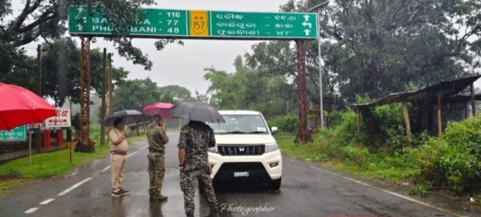 ଭୂସ୍ଖଳନ ଆଶଙ୍କାରେ କଳିଙ୍ଗା ଘାଟି ବନ୍ଦ: ପୁଲିସର ନାକାବନ୍ଦୀ, ବିକଳ୍ପ ରାସ୍ତାରେ ଯାତାୟାତ ପାଇଁ ପରାମର୍ଶ