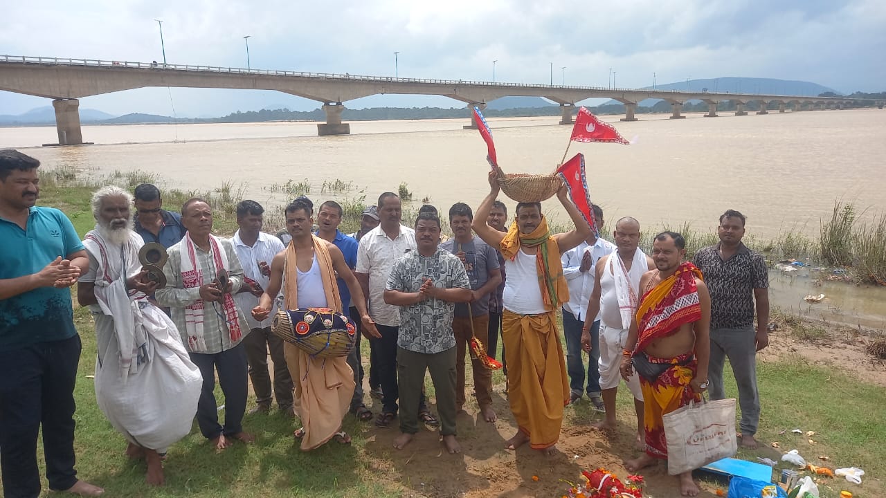 ରିଜର୍ଭ ପୋଲିସ୍ ପକ୍ଷରୁ ଶାରଦୀୟ ଦୁର୍ଗାପୂଜା ପାଇଁ ମୃତିକା ଅନୁକୂଳ