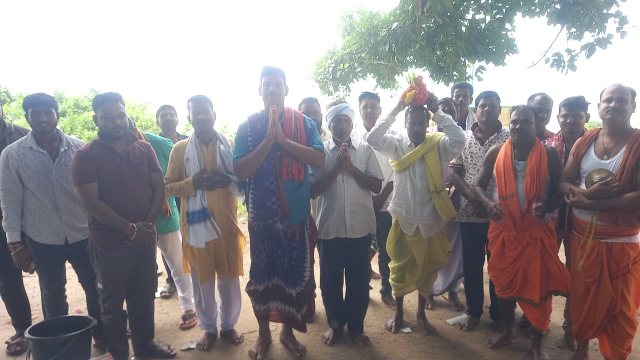 ମଙ୍ଗଳପୁର ମହାଲକ୍ଷ୍ମୀ ପୂଜା ପ୍ରତିଷ୍ଠାନ ପକ୍ଷରୁ ମୃଣ୍ମୟୀ ମୂର୍ତି ନିର୍ମାଣ ପାଇଁ ମାଟି ଅନୁକୂଳ