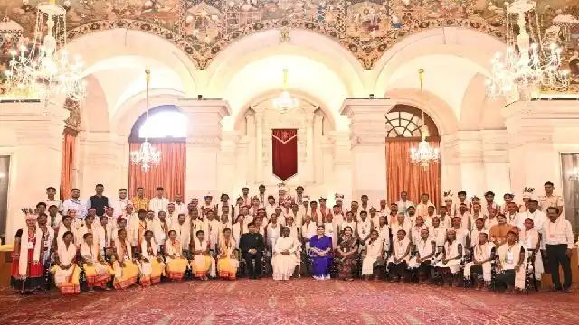 ରାଷ୍ଟ୍ରପତି ଭବନରେ ଗଞ୍ଜାମର ଲୋକକଳାର ଝଲକ: ୯୦ରୁ ଊର୍ଦ୍ଧ୍ୱ କଳାକାରଙ୍କ ସହ ରାଷ୍ଟ୍ରପତିଙ୍କ ଭାବ ବିନିମୟ