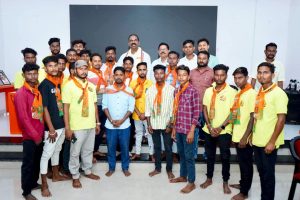 ଛେଣ୍ଡିପଦାରେ ବିଜେଡିକୁ ଝଟକା! ବିଜେପିରେ ସାମିଲ ହେଲେ ଅନେକ କାର୍ଯ୍ୟକର୍ତ୍ତା