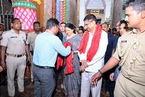 ପୁରୀରେ ଶ୍ରୀଜିଉଙ୍କ ଦର୍ଶନ କଲେ ରାଜ୍ୟପାଳ ଡ. ହରି ବାବୁ କମ୍ଭମପାଟି: ରାଜ୍ୟର ଶାନ୍ତି ଓ ସମୃଦ୍ଧି କାମନା