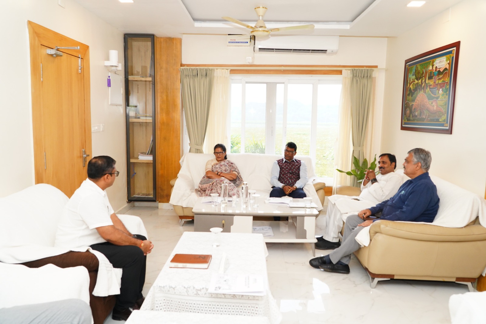 ନନ୍ଦନକାନନରେ ପର୍ଯ୍ୟଟକ ବ୍ୟବସ୍ଥାର ସମୀକ୍ଷା କଲେ ଉପମୁଖ୍ୟମନ୍ତ୍ରୀ ପ୍ରଭାତୀ ପରିଡ଼ା; ପରିଦର୍ଶନକୁ ସୁବିଧାଜନକ ଓ ସ୍ମରଣୀୟ କରିବା ଉପରେ ଗୁରୁତ୍ୱ