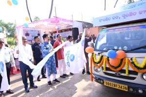 ‘ସୁଜଳ’ ଅଭିଯାନର ଶୁଭାରମ୍ଭ କଲେ ନଗର ଉନ୍ନୟନ ମନ୍ତ୍ରୀ କୃଷ୍ଣଚନ୍ଦ୍ର ମହାପାତ୍ର
