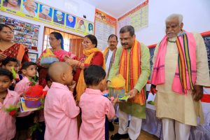ଜିଲ୍ଲା ସ୍ତରୀୟ ‘ ଆଙ୍ଗନ କା ଉତ୍ସବ’ ଓ ‘ପୋଷଣ ମାସ’ ପାଳିତ: ମା’ ଓ ଶିଶୁଙ୍କ କୁପୋଷଣ ଦୂରୀକରଣ ପାଇଁ ସଙ୍କଳ୍ପ