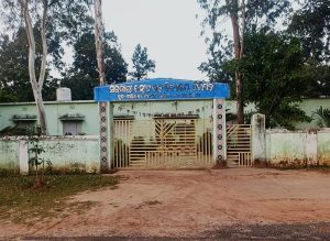 ସ୍ମାର୍ଟ କ୍ଲାସ୍‌ରୁମ୍‌ରେ ତାଲା, ୨୫ ଦିନ ଧରି ବିଜୁଳି ନାହିଁ ବିଦ୍ୟୁତ୍‌ ଅଭାବରେ ଅଚଳ ସ୍ମାର୍ଟବୋର୍ଡ, ତାତିରେ ସିଝୁଛନ୍ତି ଛାତ୍ରଛାତ୍ରୀ; ସମସ୍ୟା ନେଇ ଉପଜିଲ୍ଲାପାଳଙ୍କ ଦ୍ୱାରସ୍ଥ ଗ୍ରାମବାସୀ