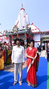 ମା’ ସମଲେଶ୍ୱରୀଙ୍କ ଦର୍ଶନ କଲେ ରାଜ୍ୟପାଳ ଏବଂ ରାଜ୍ୟର ପ୍ରଥମ ମହିଳା; ହୀରାକୁଦ ଡ୍ୟାମ ମଧ୍ୟ ପରିଦର୍ଶନ କଲେ