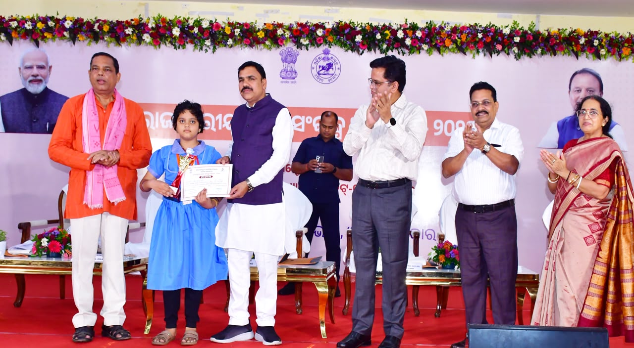 ରାଜ୍ୟସ୍ତରୀୟ ସେବା ସଂକଳ୍ପ ଅଭିଯାନ କାର୍ଯ୍ୟକ୍ରମ ଆୟୋଜିତ  ସାରା ରାଜ୍ୟରେ ୧୦ ଲକ୍ଷରୁ ଅଧିକ ଛାତ୍ରଛାତ୍ରୀଙ୍କ ଅଂଶଗ୍ରହଣ  ରାଜ୍ୟସ୍ତରରେ କୃତୀ ଛାତ୍ରଛାତ୍ରୀଙ୍କୁ ପୁରସ୍କୃତ କଲେ ମନ୍ତ୍ରୀ