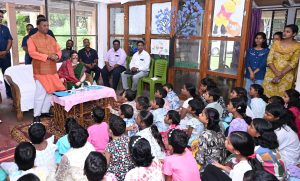 ଏସ୍‌ଓଏସ୍‌ ଚିଲ୍‌ଡ୍ରେନ୍‌ସ ଭିଲେଜ୍‌ରେ ପିଲାମାନଙ୍କ ସହ ବିଜୟା ଦଶମୀ ପାଳିଲେ ରାଜ୍ୟପାଳ
