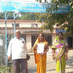 ସେପ୍ଟେମ୍ବର ମାସର ପାରିଶ୍ରମିକ ପ୍ରଦାନ ନିମନ୍ତେ ଏମ୍‌ଡିଏମ୍ ପାଚିକା ସଂଘ ପକ୍ଷରୁ ଶିକ୍ଷା ଅଧିକାରୀଙ୍କୁ ଦାବୀପତ୍ର ପ୍ରଦାନ