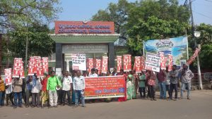 ଏସ୍‌ୟୁସିଆଇ କମ୍ୟୁନିଷ୍ଟ ପାର୍ଟିର ୧୪ଦଫା ନେଇ ବିକ୍ଷୋଭ