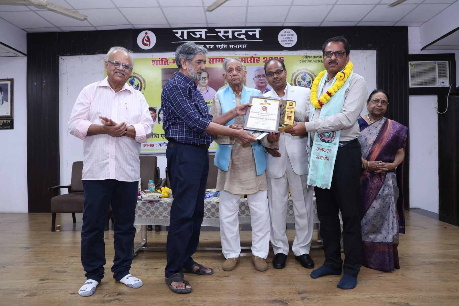 ଓଡ଼ିଆ ସାହିତ୍ୟିକ ଦିନେଶ ମାଳୀଙ୍କୁ ଜାତୀୟ ସମ୍ମାନ ଭୋପାଳରେ ‘ସାହିତ୍ୟଶ୍ରୀ ସମ୍ମାନ’ରେ ସମ୍ମାନିତ ସମାରୋହରେ ତିନିଟି ପୁସ୍ତକ ଉନ୍ମୋଚିତ