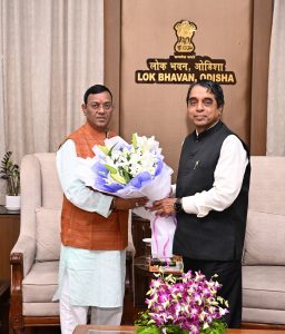 ରାଜ୍ୟପାଳ ବ୍ରଜ ମୋହନ ରାମଙ୍କୁ ଭେଟିଲେ ରାଜ୍ୟ ନିର୍ବାଚନ ଆୟୁକ୍ତ ମଧୁସୂଦନ ପାଢ଼ୀ