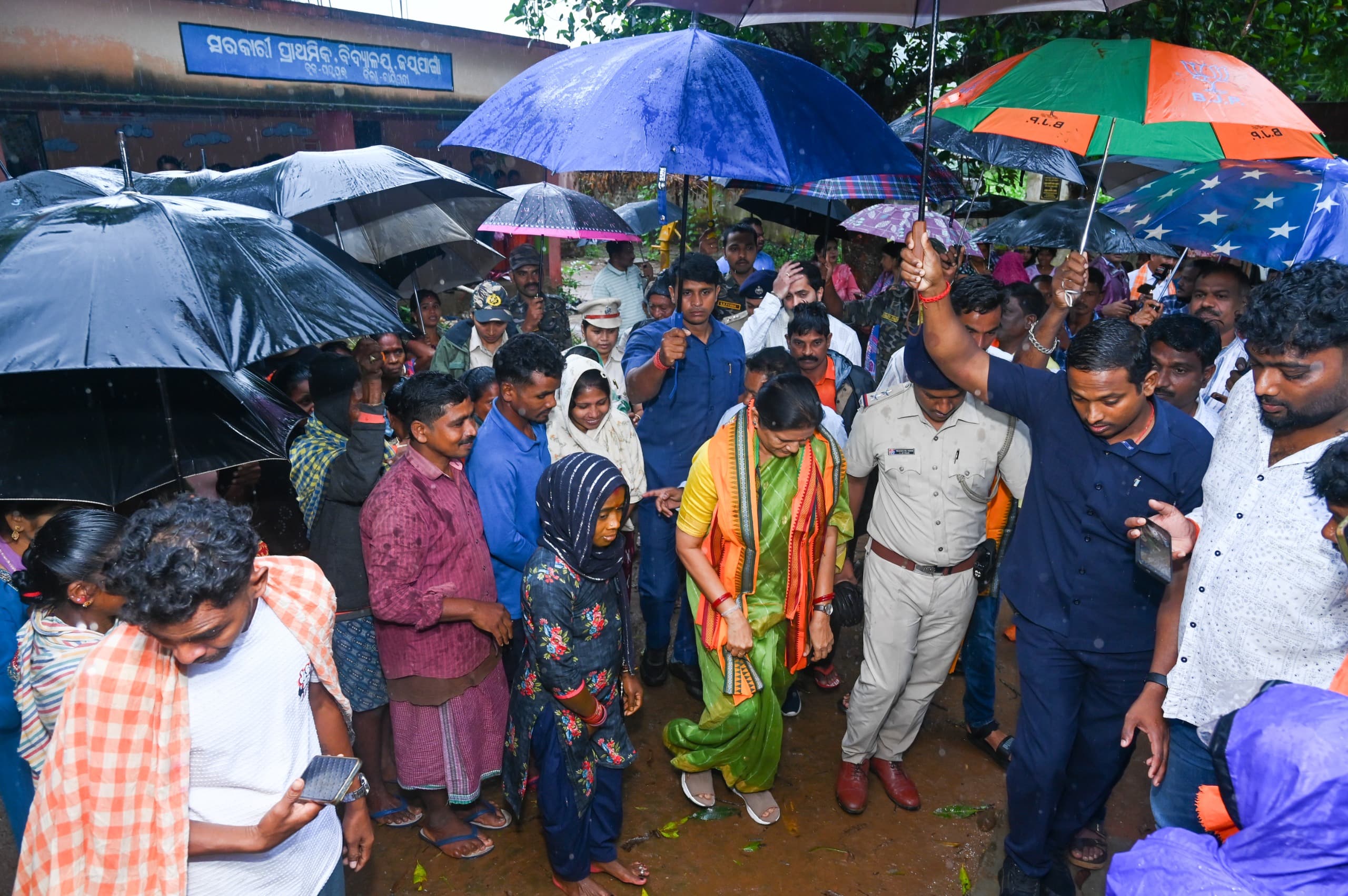 ବାତ୍ୟା ‘ଅର୍ଣ୍ଣବ’: ରାୟଗଡ଼ା ପଦ୍ମପୁର ବ୍ଲକରେ ସ୍ଥିତି ସମୀକ୍ଷା କଲେ ଉପ-ମୁଖ୍ୟମନ୍ତ୍ରୀ ପ୍ରଭାତୀ ପରିଡ଼ା