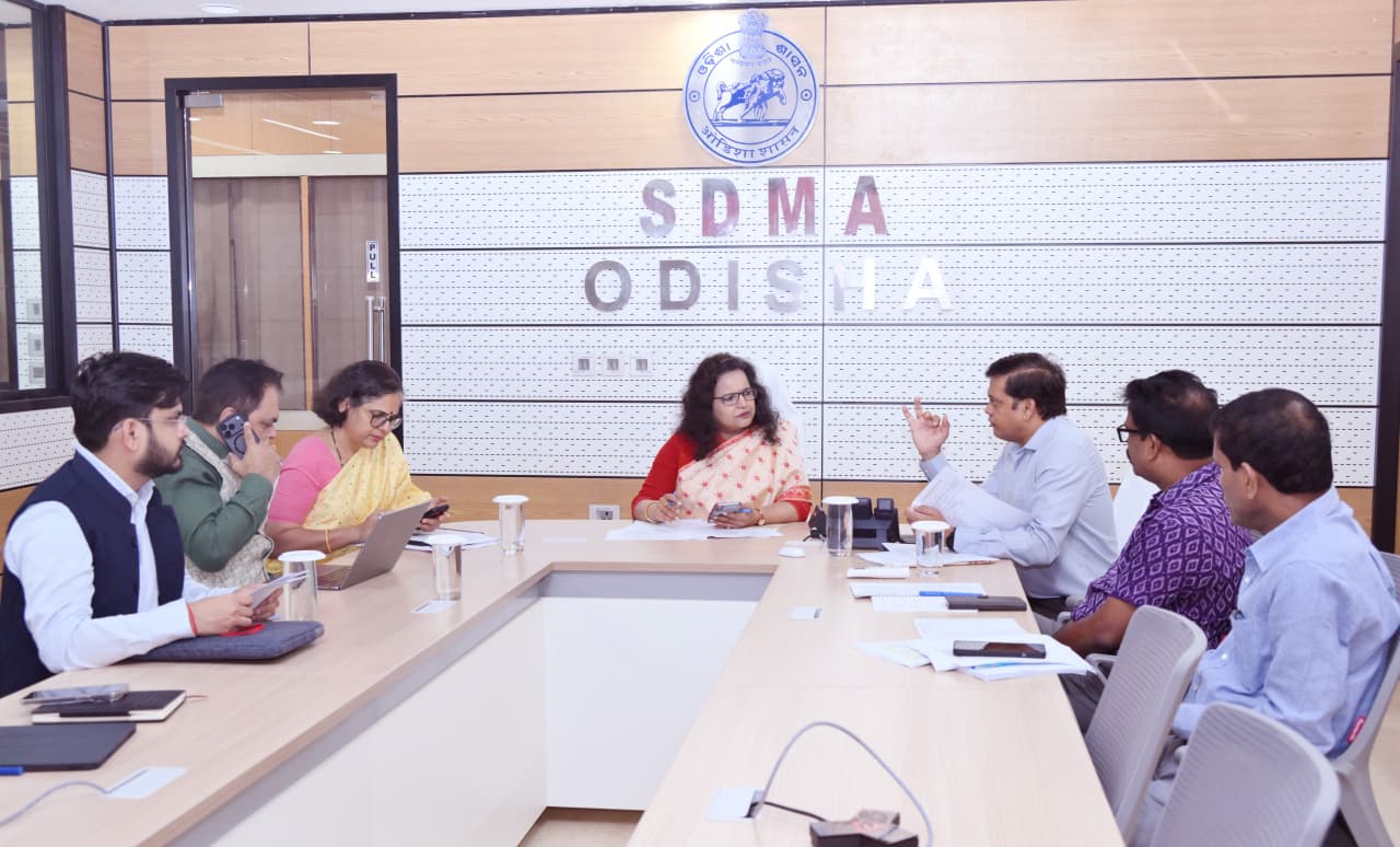 ବାତ୍ୟା ‘ଅର୍ଣ୍ଣବ’ ପ୍ରଭାବରେ ବନ୍ୟା: ସ୍ଥିତି ଅନୁଧ୍ୟାନ କଲେ ମୁଖ୍ୟ ଶାସନ ସଚିବ; ପ୍ରଭାବିତଙ୍କୁ ଏୟାରଲିଫ୍ଟ କରିବାକୁ ପରାମର୍ଶ