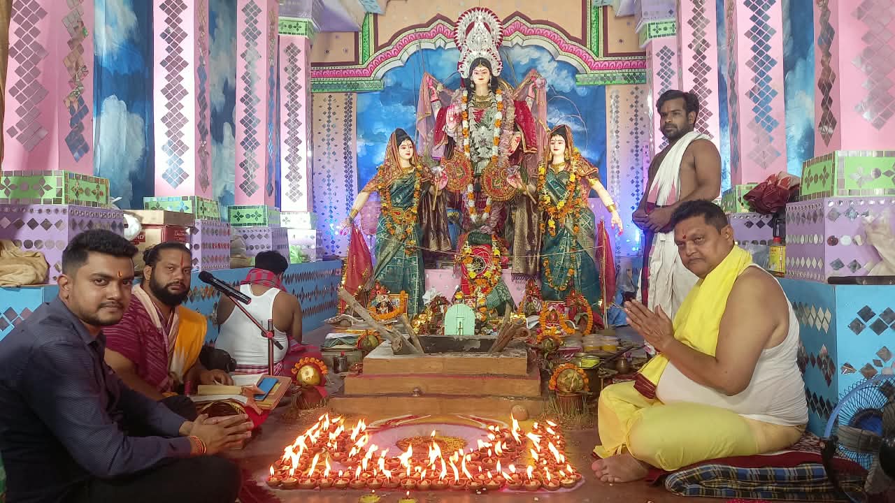 ରତ୍ନବଜାର ମା’ଲକ୍ଷ୍ମୀଙ୍କ ନିକଟରେ ୧୦୮ ଦୀପ ଦାନ ଓ ଛପନ ଭୋଗ ଲାଗି