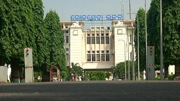 ସମ୍ଭାବ୍ୟ ବାତ୍ୟା ପରିସ୍ଥିତି ପାଇଁ ସ୍ଵାସ୍ଥ୍ୟ ବିଭାଗର ସମୀକ୍ଷା ବୈଠକ ପ୍ରଭାବିତ ଜିଲ୍ଲାଗୁଡିକର ସ୍ୱାସ୍ଥ୍ୟସେବାକୁ ସଜାଗ ରଖିବାକୁ ନିର୍ଦ୍ଦେଶ ଦେଲେ ସ୍ଵାସ୍ଥ୍ୟ ସଚିବ