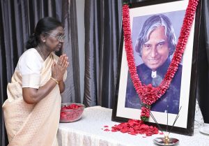 ଡଃ ଏପିଜେ ଅବଦୁଲ କଲାମଙ୍କ ଜୟନ୍ତୀରେ ରାଷ୍ଟ୍ରପତି ଦ୍ରୌପଦୀ ମୁର୍ମୁଙ୍କ ପୁଷ୍ପାଞ୍ଜଳି