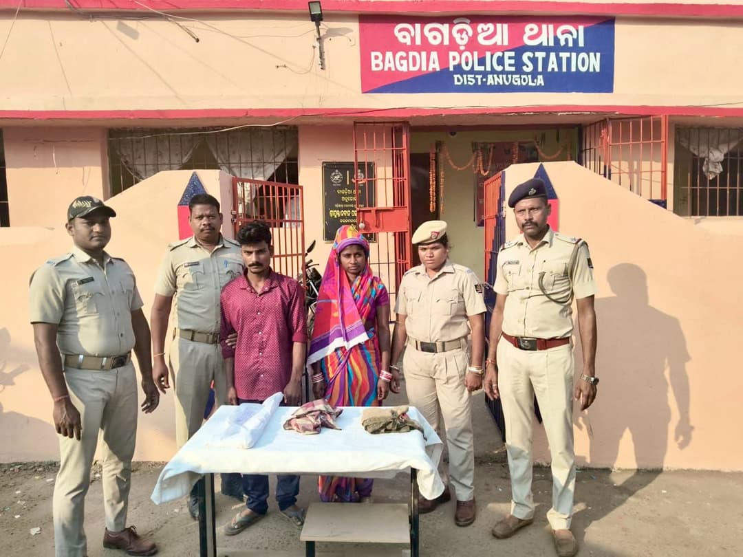 ଚିକେନ ତରକାରୀରେ ମୂଷାମରା ବିଷ, ପରେ ଗଳା ଚିପି ହତ୍ୟା! ସ୍ୱାମୀଙ୍କ ମୃତ୍ୟୁ ମାମଲାରେ ସ୍ତ୍ରୀ ଓ ପ୍ରେମିକ ଗିରଫ