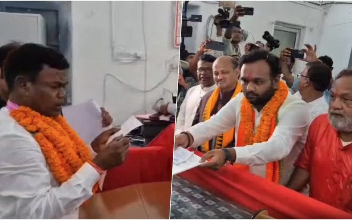 ବିରାଟ ଶୋଭାଯାତ୍ରାରେ ଆସି ପ୍ରାର୍ଥୀପତ୍ର ଦାଖଲ କଲେ ଜୟ ଢୋଲକିଆ – ସମାନ ଦିନରେ କଂଗ୍ରେସ ପ୍ରାର୍ଥୀ ଘାସିରାମ ମାଝୀଙ୍କ ପ୍ରାର୍ଥୀପତ୍ର ଦାଖଲ