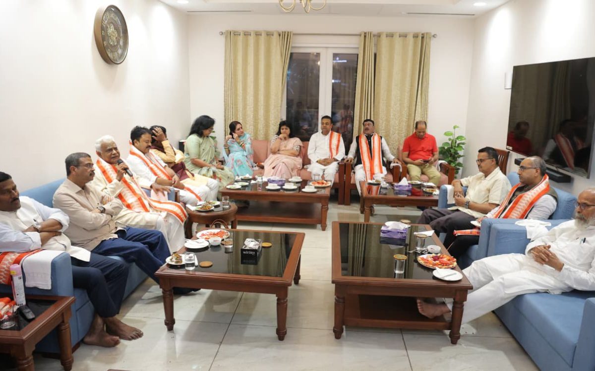 ଧର୍ମେନ୍ଦ୍ରଙ୍କ ଉପସ୍ଥିତିରେ ଭାଜପାର କୋର୍‌ ବୈଠକ, ରାଜନୈତିକ ମହଲରେ ବଢ଼ିଲା ଚର୍ଚ୍ଚା