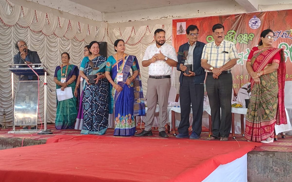 ୨୮ତମ କଳାହାଣ୍ଡି ଲୋକକଳା ଉତ୍ସବ ଘୁମୁରା-୨୦୨୬ ଅବସରରେ ମହିଳାଙ୍କ ମଧ୍ୟରେ ବିଭିନ୍ନ ପ୍ରତିଯୋଗିତା
