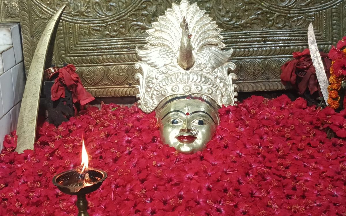 ପ୍ରଥମ ପାଳି ଚୈତ୍ର ମଙ୍ଗଳବାର ଯାତ୍ରା: ମନ୍ଦାର ମାଳିନୀ ବେଶରେ ଦର୍ଶନ ଦେଲେ ମା’ପାଟଖଣ୍ଡା