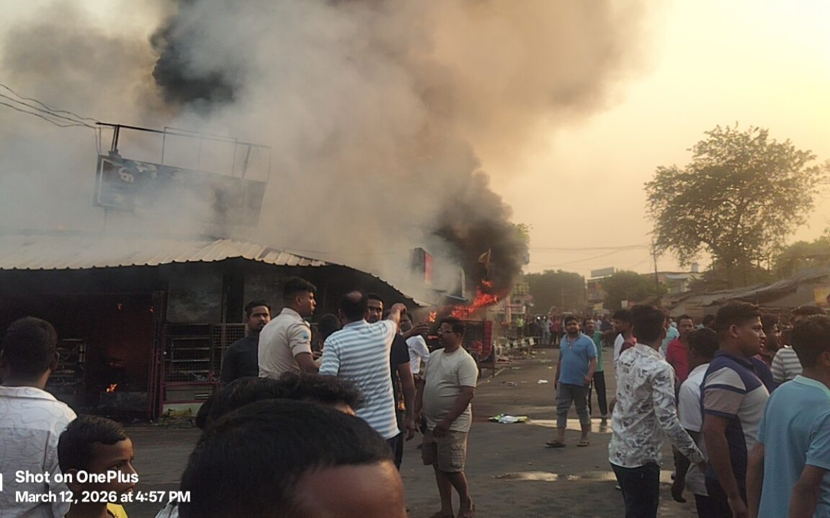 କଟକ ସୁଇଟ୍ସ ମିଠା ଦୋକାନରେ ଗ୍ୟାସ୍ ବିସ୍ଫୋରଣ,ଜଳିଗଲା ମାର୍କେଟ