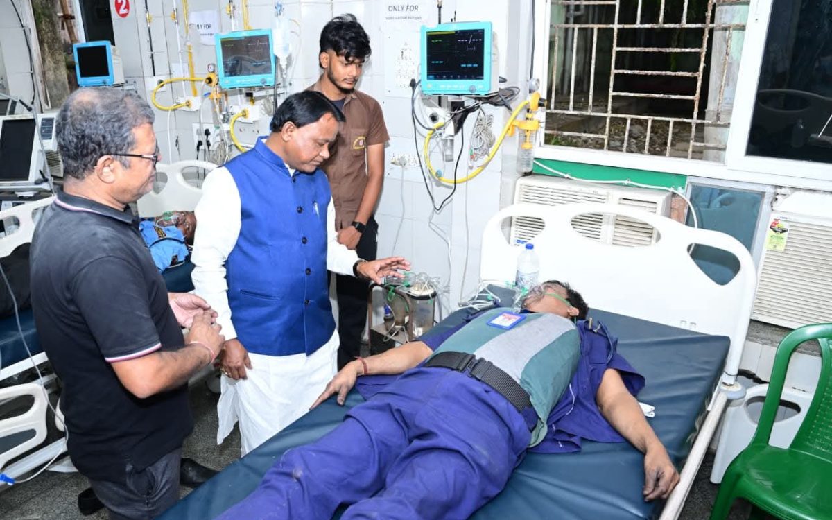 କଟକ SCB ମେଡିକାଲରେ ଭୟଙ୍କର ଅଗ୍ନିକାଣ୍ଡ! ଅଣନିଃଶ୍ୱାସୀ ହୋଇ କିଛି ଗୁରୁତର ରୋଗୀଙ୍କ ମୃତ୍ୟୁ — ପୋଲିସ କମିଶନରଙ୍କ ସୂଚନା ପରେ ସାରା ରାଜ୍ୟରେ ଶୋକର ଛାୟା