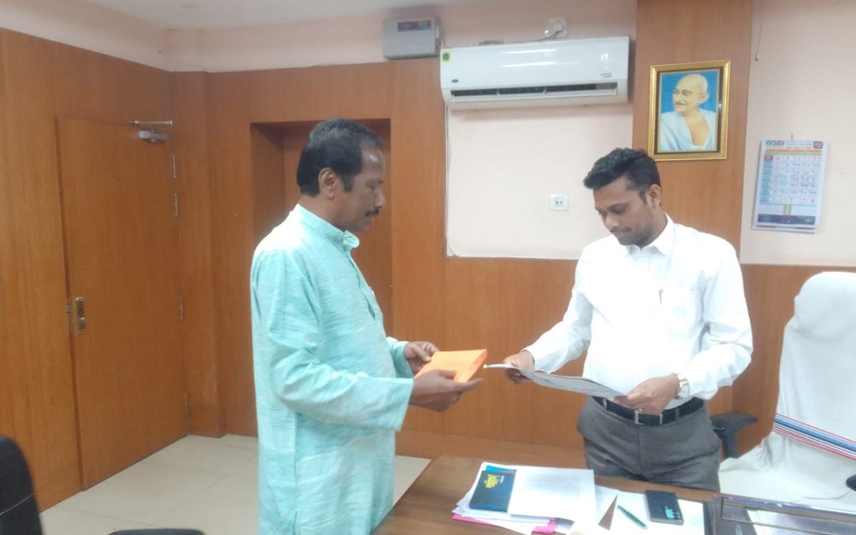 ବିଭିନ୍ନ ସମସ୍ୟା ସମ୍ପର୍କରେ ତାଳଚେର ନୂତନ ଉପଜିଲ୍ଲାାଳ ଙ୍କ ସହ ଆଲେଚନା କଲେ ପୂର୍ବତନ ସାଂସଦ ମହେଶ ସାହୁ