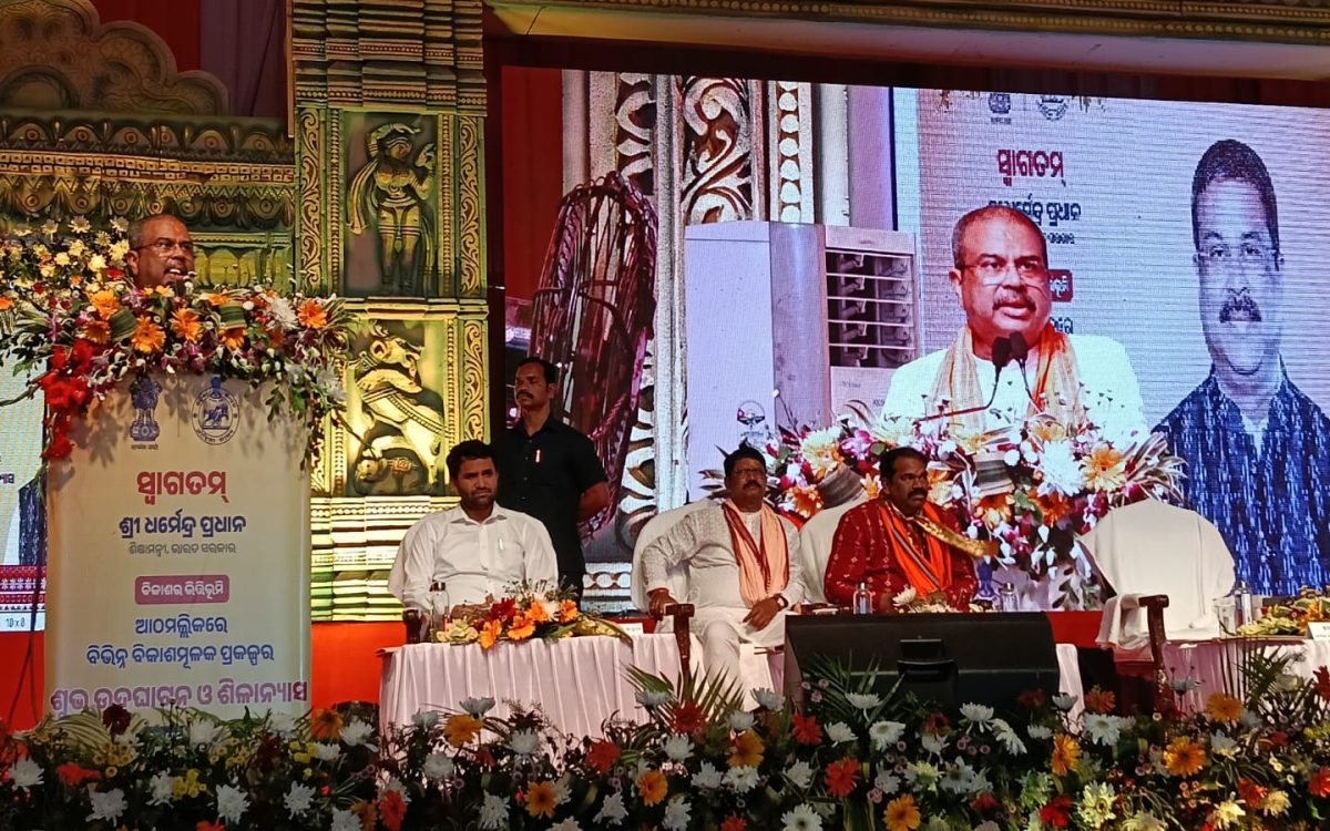 ମାନ୍ୟବର କେନ୍ଦ୍ର ଶିକ୍ଷା ମନ୍ତ୍ରୀ ତଥା ସମ୍ବଲପୁର ସାଂସଦଙ୍କ ଅନୁଗୋଳ ଜିଲ୍ଲା ଗସ୍ତ-ତାଳଚେରର ଅଧିଷ୍ଠାତ୍ରୀ ଦେବୀ ମା’ ହିଙ୍ଗୁଳାଙ୍କ ପ୍ରସିଦ୍ଧ ଯାତ୍ରା ଅବସରରେ ମା’ ହିଙ୍ଗୁଳାଙ୍କ ଦର୍ଶନ