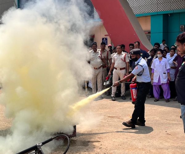 ଜିଲ୍ଲା ମୁଖ୍ୟ ଚିକିତ୍ସାଳୟରେ ଅଗ୍ନି ନିରାପତ୍ତା ସମ୍ବନ୍ଧୀୟ ପ୍ରାକ୍ ପ୍ରସ୍ତୁତି ଅଭ୍ୟାସ