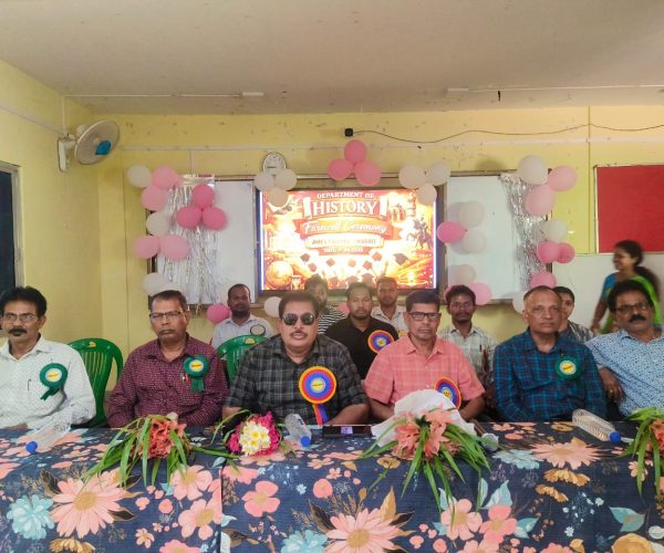 ଇତିହାସ ବିଭାଗର ଶେଷ ବର୍ଷର ଛାତ୍ରଛାତ୍ରୀଙ୍କୁ ବିଦାୟ କାଳୀନ ସମ୍ବର୍ଦ୍ଧନା: କିଛି ସ୍ମୃତି କଲେଜ ପାଇଁ ଇତିହାସ ହୋଇ ରହିଯାଏ