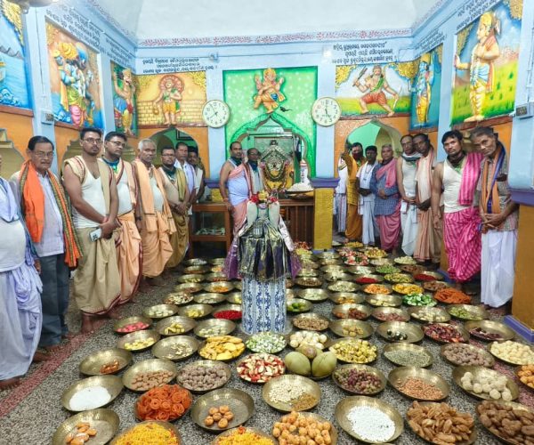 ଶ୍ରୀ ଶ୍ରୀ ଦଧିବାମନ ମହାପ୍ରଭୁ ଙ୍କୁ ଲାଗି ହେଲା ୧୦୮ ବାଳନୈବେଦ୍ୟ