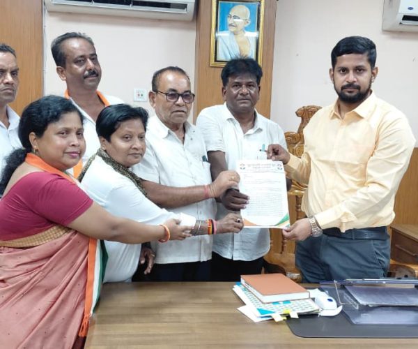 ମେଡିକାଲ୍ କଲେଜ୍ ରେ ଷ୍ଟାଫ୍ ନର୍ସ ନିଯୁକ୍ତିରେ ମହାଦୁର୍ନିତୀର ନ୍ୟାୟିକ ତଦନ୍ତ ଏବଂ ରାଜ୍ୟ ସ୍ୱାସ୍ଥ୍ୟମନ୍ତ୍ରୀଙ୍କ ବରଖାସ୍ତସହ ୫ ଦଫା ଦାବୀ ନେଇ ତାଳଚେର କଂଗ୍ରେସ୍ ପକ୍ଷରୁ ରାଜ୍ୟପାଳଙ୍କ ଉଦ୍ଦେଶ୍ୟରେ ଦାବୀପତ୍ର