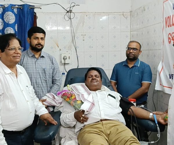 ପେଶାରେ ଶିକ୍ଷକ ନିଶା ତାଙ୍କର ରକ୍ତଦାନ