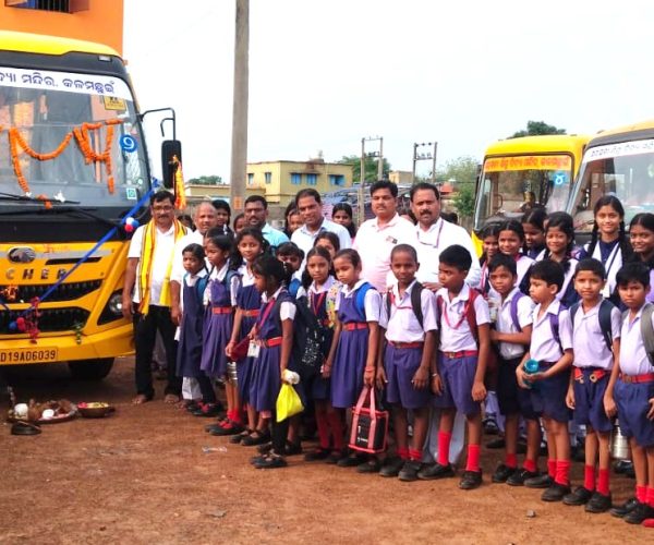 କଳମଛୁଇଁ ଶିଶୁମନ୍ଦିରର ନୂତନ ବସ ଲୋକାର୍ପିତ