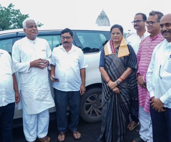 ହିଙ୍ଗୁଳା ମନ୍ଦିର ର ବିକାଶ ପାଇଁ ଉପ ମୁଖ୍ୟମନ୍ତ୍ରୀ ଙ୍କ ସହ ସାଂସଦ ଙ୍କ ଆଲୋଚନା