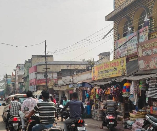 ଘୋଡ଼ାଶାଳ ଠାରୁ ଫାଷ୍ଟଗେଟ ପର୍ଯ୍ୟନ୍ତ ରାସ୍ତା ପ୍ରଶାସ୍ତି କରଣ କେବେ?
