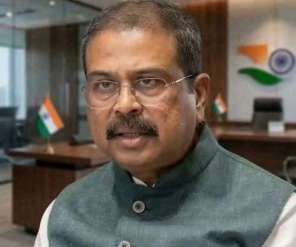 କେନ୍ଦ୍ର ଶିକ୍ଷାମନ୍ତ୍ରୀ ପଦ ଛାଡ଼ିଲେ ଧର୍ମେନ୍ଦ୍ର ପ୍ରଧାନ
