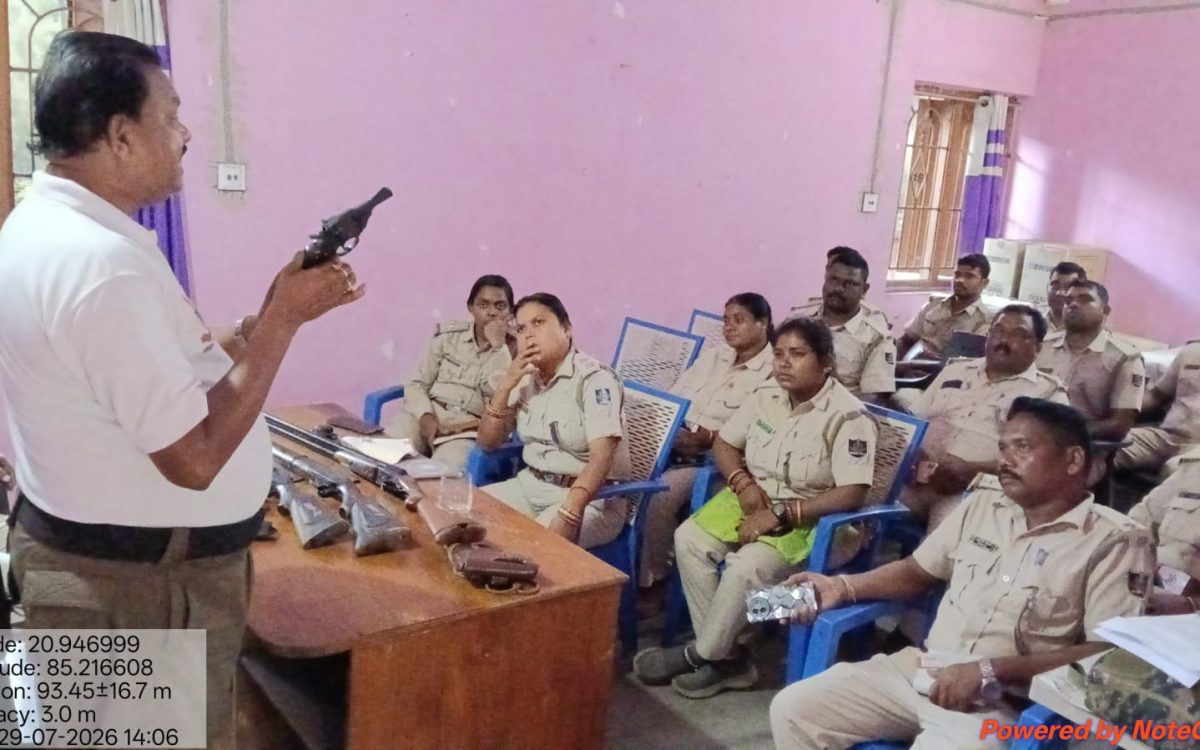 ତାଳଚେର ରେଞ୍ଜରେ ବନ କର୍ମଚାରୀଙ୍କୁ ଅସ୍ତ୍ରଶସ୍ତ୍ର ସୁରକ୍ଷା ଓ ରକ୍ଷଣାବେକ୍ଷଣ ପ୍ରଶିକ୍ଷଣ