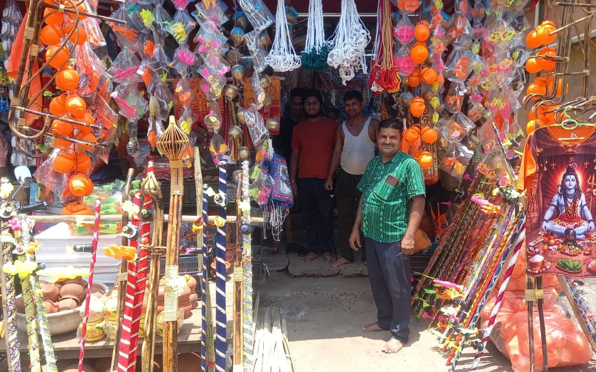 ଶ୍ରାବଣ ମାସରେ ଜମିଛି ପୂଜା ସାମଗ୍ରୀ ବଜାର, ବାହୁଙ୍ଗି କିଣିବାକୁ ଲୋକଙ୍କ ଭିଡ଼