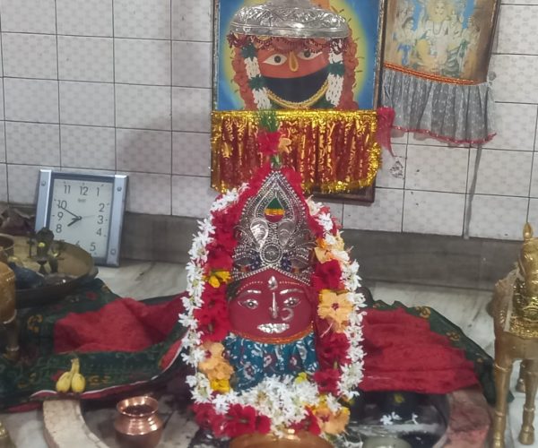 ମା’ ତାରେଣୀଙ୍କ ପୀଠରେ ଚିତାଲାଗି ଅମାବାସ୍ୟାର ବିଶେଷ ପୂଜା