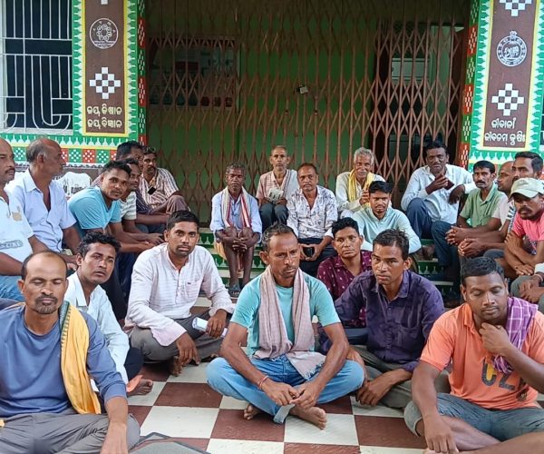 କୃଷି କାର୍ଯ୍ୟାଳୟ ରେ ତାଲା ପକାଇଲେ ଚାଷୀ
