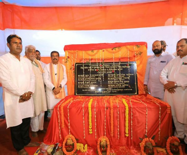 ମାନ୍ୟବର ସମ୍ବଲପୁର ସାଂସଦଙ୍କ ଅନୁଗୋଳ ଗସ୍ତ ଓ ବିଭିନ୍ନ ବିକାଶମୂଳକ ପ୍ରକଳ୍ପର ଲୋକାର୍ପଣ ଓ ଶିଳାନ୍ୟାସ
