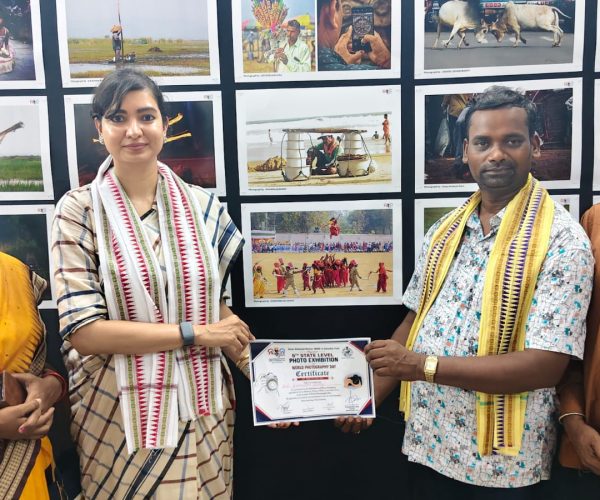 ପଞ୍ଚମ ରାଜ୍ୟସ୍ତରୀୟ ଫଟୋ ପ୍ରତିଯୋଗିତାରେ ଉଦୀୟମାନ ଫଟୋ ଗ୍ରାଫର ବୁଲୁ ଭୁବନେଶ୍ୱରରେ ସମ୍ମାନିତ