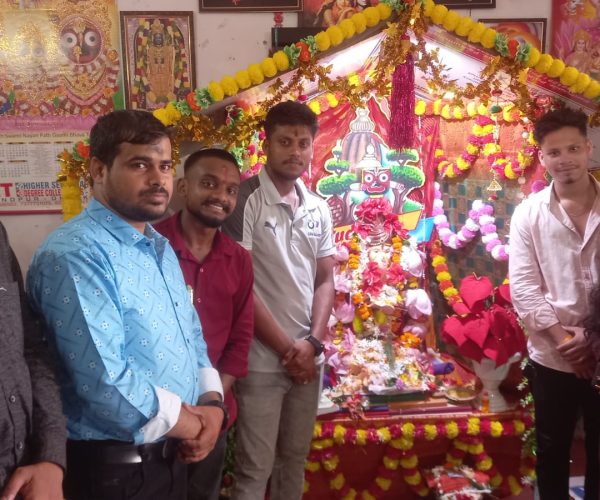 ଗଣେଶ ପୂଜା ଅବସରରେ ଷ୍ଟଡି ଲାଇଫ୍ ଇନଷ୍ଟିଚ୍ୟୁଟରେ ଭକ୍ତିମୟ ପରିବେଶ