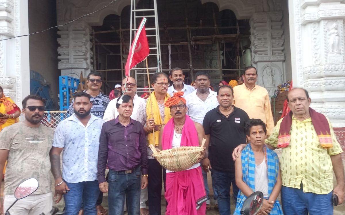 ଶ୍ରୀ ଶ୍ରୀ ମଉଡମଣି ରାଜଲକ୍ଷ୍ମୀ ପ୍ରତିଷ୍ଠାନ, ମୀନାବଜାରର ଲକ୍ଷ୍ମୀପୂଜା ଉପଲକ୍ଷେ ମାଟି ଅନୁକୂଳ