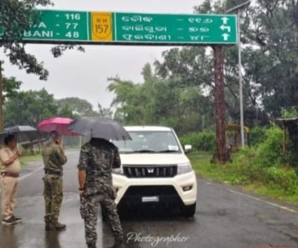 ଭୂସ୍ଖଳନ ଆଶଙ୍କାରେ କଳିଙ୍ଗା ଘାଟି ବନ୍ଦ: ପୁଲିସର ନାକାବନ୍ଦୀ, ବିକଳ୍ପ ରାସ୍ତାରେ ଯାତାୟାତ ପାଇଁ ପରାମର୍ଶ